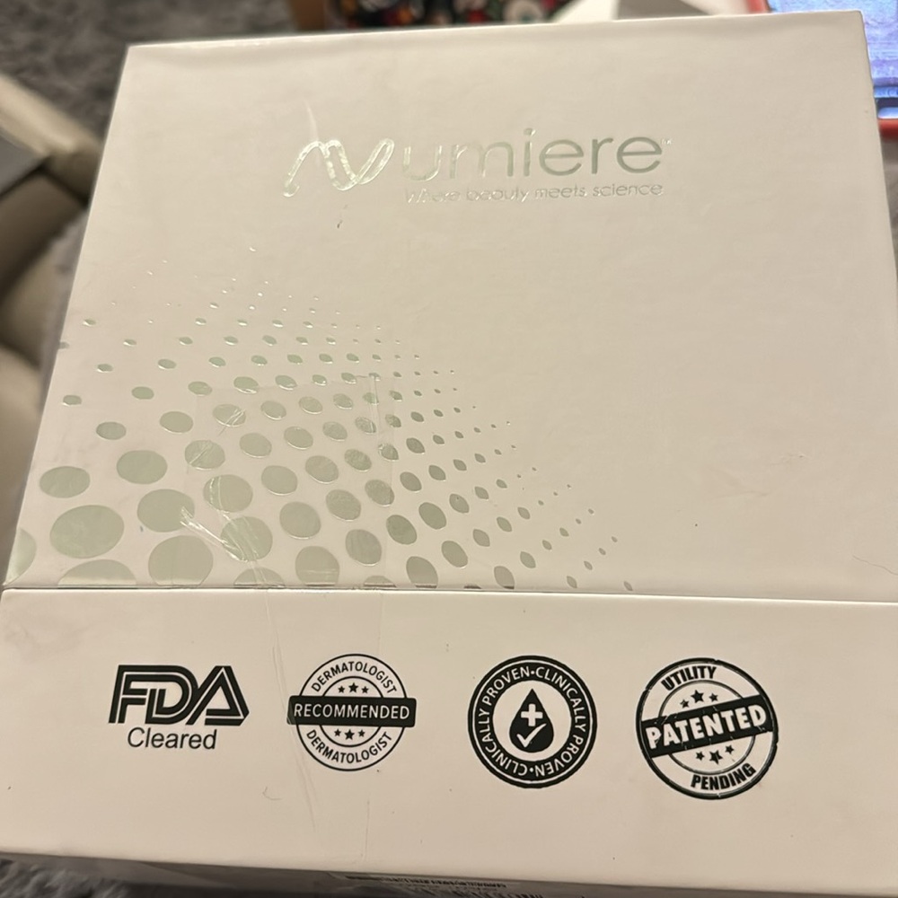 NUMIERE - Microcurrent & LED Tightening Sculpting & Wrinkle Reducing Device - Picture 5 of 7